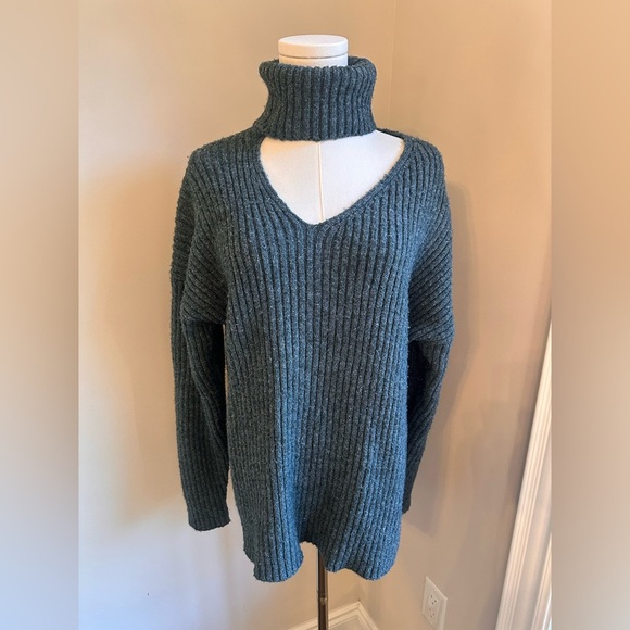Oak + Fort Cut Out Turtleneck Sweater Off the Shoulder - Picture 2 of 7